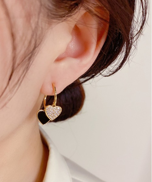 LA VORAGINE(ラ ヴォラジネ)の「ダブルハート パヴェ ピアス 金属アレルギー対応(ピアス(両耳用)・レディース・ホワイト/ブラック・FREE)」の3枚目の写真