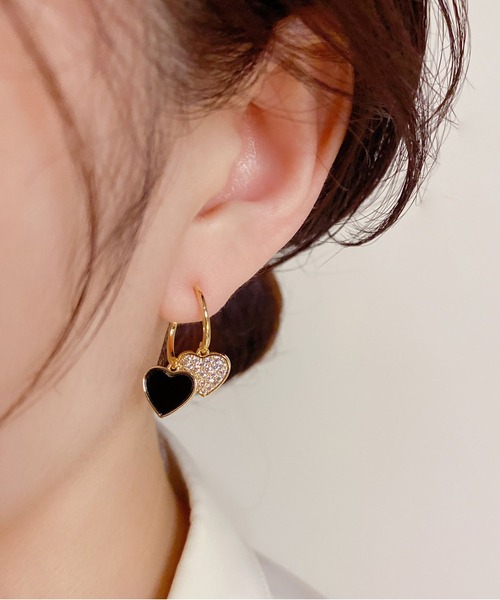 LA VORAGINE(ラ ヴォラジネ)の「ダブルハート パヴェ ピアス 金属アレルギー対応(ピアス(両耳用)・レディース・ホワイト/ブラック・FREE)」の4枚目の写真