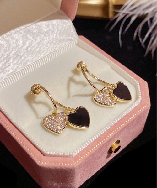 LA VORAGINE(ラ ヴォラジネ)の「ダブルハート パヴェ ピアス 金属アレルギー対応(ピアス(両耳用)・レディース・ホワイト/ブラック・FREE)」の12枚目の写真