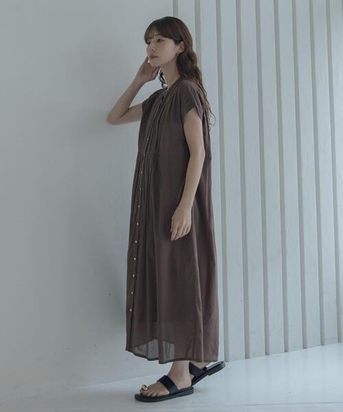 URBAN RESEARCH Sonny Label（アーバンリサーチサニーレーベル）の「エアリーコットンピンタックワンピース（ワンピース・レディース・ブルー/ブラック/ブラウン・FREE）」の16枚目の写真
