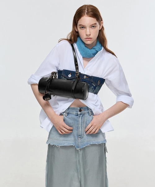 CHARLES & KEITH(チャールズ & キース)の「Rey レイ イロンゲイティッドショルダーバッグ(ショルダーバッグ・レディース・ダークブラウン系3/ブラック・M)」の1枚目の写真