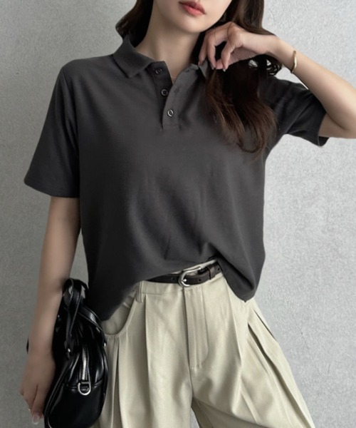 TREOVER(トレオーバー)の「抜け感シルエットで大人カジュアルな半袖ポロトップス(ポロシャツ・レディース・チャコールグレー/グレイッシュベージュ/アイボリー/ネイビー・FREE)」の2枚目の写真