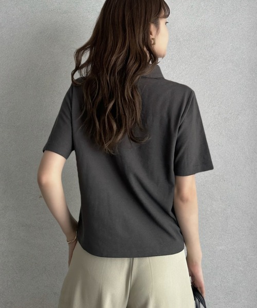 TREOVER(トレオーバー)の「抜け感シルエットで大人カジュアルな半袖ポロトップス(ポロシャツ・レディース・チャコールグレー/グレイッシュベージュ/アイボリー/ネイビー・FREE)」の13枚目の写真