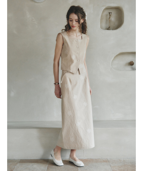 LENINA（レニーナ）の「ROVE linen embroidery H-line skirt_BEIGE（スカート・レディース・Beige・SMALL/MEDIUM）」の3枚目の写真