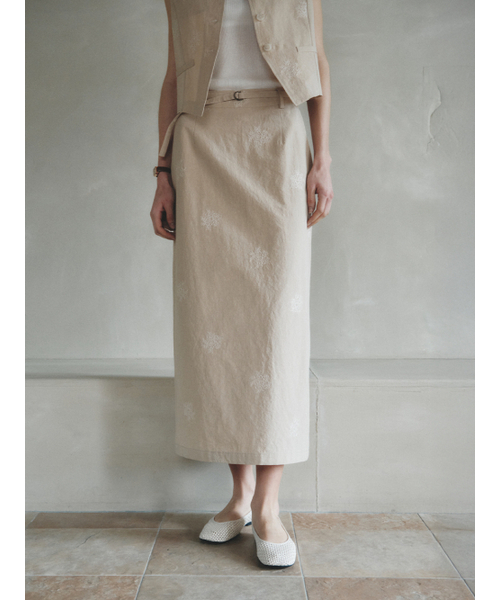 LENINA（レニーナ）の「ROVE linen embroidery H-line skirt_BEIGE（スカート・レディース・Beige・SMALL/MEDIUM）」の4枚目の写真