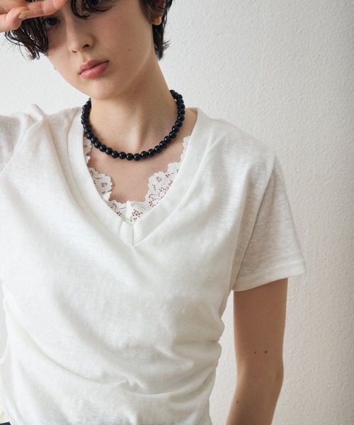 Trish(トリッシュ)の「レースレイヤードライクVネックTシャツ(Tシャツ/カットソー・レディース・チャコールグレー/ホワイト・FREE)」の6枚目の写真