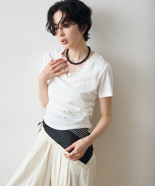 Trish(トリッシュ)の「レースレイヤードライクVネックTシャツ(Tシャツ/カットソー・レディース・チャコールグレー/ホワイト・FREE)」の8枚目の写真