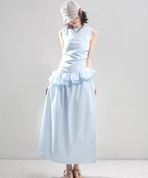 LUCPY(ラクピー)の「フリルペプラムノースリーブワンピース(ワンピース・レディース・ブルー・X-LARGE/LARGE/MEDIUM/SMALL)」の2枚目の写真
