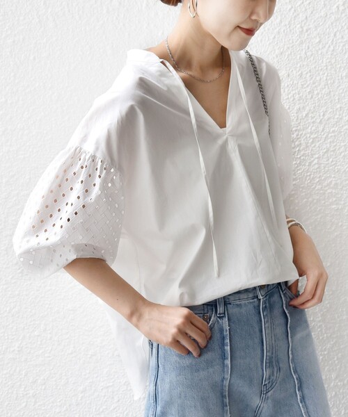 SHIPS(シップス)の「〈手洗い可能〉カットワーク レース スリーブ ブラウス(シャツ/ブラウス・レディース・オフホワイト/ブラック・ONE SIZE)」の2枚目の写真