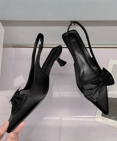 Miniministore(ミニミニストア)の「ポインテッドトゥミュール リボンパンプス(パンプス・レディース・オフホワイト/ブラック・24.5cm/24.0cm/23.5cm/23.0cm/22.5cm)」の12枚目の写真
