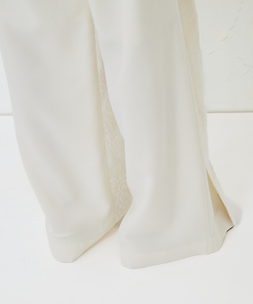 UJOH(ウジョー)の「【UJOH/ウジョー】《STUDIOUS別注》 FLOWER LACE POCKET PANTS/フラワーレースポケットパンツ(その他パンツ・レディース・ネイビー/キナリ・1/2/3)」の6枚目の写真