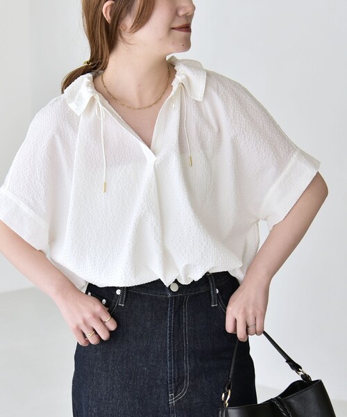 quaranciel(カランシエル)の「quaranciel:〈手洗い可能〉サッカー ドロストカラー スキッパー シャツ ブラウス(シャツ/ブラウス・レディース・ネイビー/ブラック/オフホワイト/ブルー・ONE SIZE)」の12枚目の写真