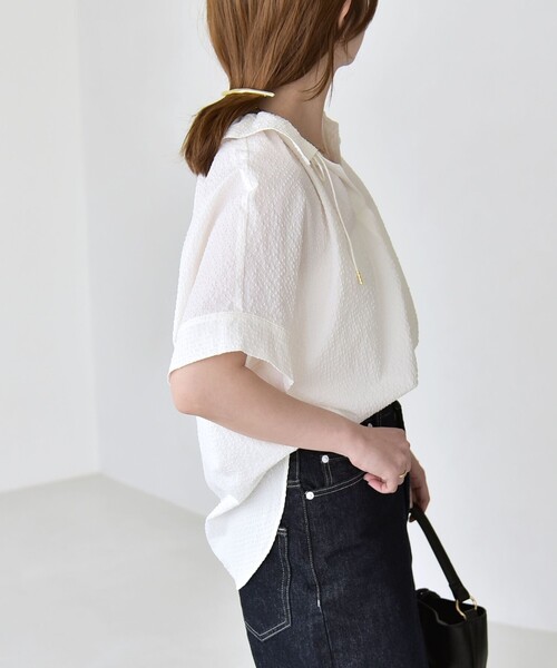 quaranciel(カランシエル)の「quaranciel:〈手洗い可能〉サッカー ドロストカラー スキッパー シャツ ブラウス(シャツ/ブラウス・レディース・ネイビー/ブラック/オフホワイト/ブルー・ONE SIZE)」の15枚目の写真