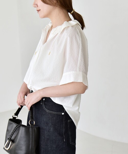 quaranciel(カランシエル)の「quaranciel:〈手洗い可能〉サッカー ドロストカラー スキッパー シャツ ブラウス(シャツ/ブラウス・レディース・ネイビー/ブラック/オフホワイト/ブルー・ONE SIZE)」の18枚目の写真