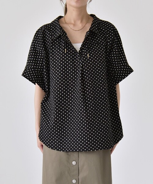 quaranciel(カランシエル)の「quaranciel:〈手洗い可能〉サッカー ドロストカラー スキッパー シャツ ブラウス(シャツ/ブラウス・レディース・ネイビー/ブラック/オフホワイト/ブルー・ONE SIZE)」の5枚目の写真