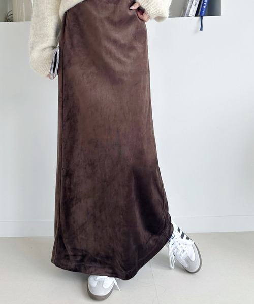 umune(ウムネ)の「秋冬コーデを格上げ♪シックに決まるベロアナロースカート(スカート・レディース・ブラウン/バーガンディー/ブラック・FREE)」の21枚目の写真