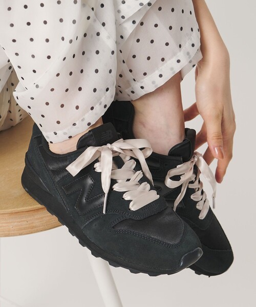 NEW BALANCE(ニューバランス)の「<New Balance>W996 サテンシューレース スニーカー(スニーカー・レディース・ダークブラウン/オフホワイト/ブラック・22.5cm/23cm/23.5cm/24cm/24.5cm/25cm)」の7枚目の写真