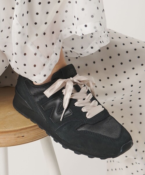 NEW BALANCE(ニューバランス)の「<New Balance>W996 サテンシューレース スニーカー(スニーカー・レディース・ダークブラウン/オフホワイト/ブラック・22.5cm/23cm/23.5cm/24cm/24.5cm/25cm)」の8枚目の写真