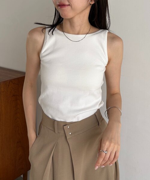 CAPRICIEUX LE'MAGE(カプリシューレマージュ)の「【バックオープン】カップ付アメスリタンク(キャミソール・レディース・イエロー/ホワイト/ブラック/ブラウン・36/38)」の2枚目の写真