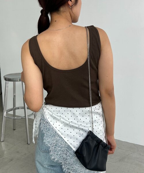 CAPRICIEUX LE'MAGE(カプリシューレマージュ)の「【バックオープン】カップ付アメスリタンク(キャミソール・レディース・イエロー/ホワイト/ブラック/ブラウン・36/38)」の6枚目の写真