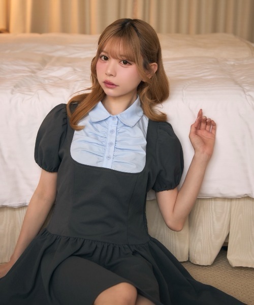 TITTY&CO.（ティティーアンドコー）の「ギャザーシャツドッキングワンピース（ワンピース・レディース・グレー/ブラック・FREE）」の3枚目の写真