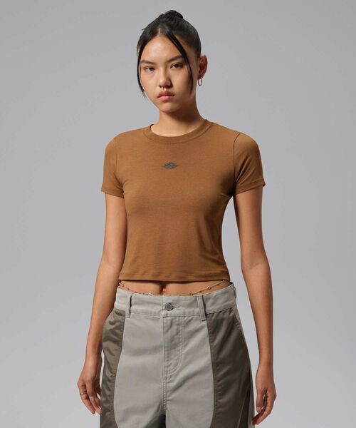 JORDAN BRAND（ジョーダンブランド）の「ジョーダン フライト ウィメンズ Tシャツ / Jordan Flight Women's T-Shirt IV5348-281 Light British Tan（Tシャツ/カットソー・レディース・ライトブラウン・M/L/S/XL/XS）」の8枚目の写真