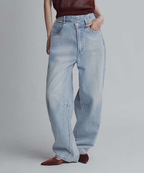 W:Huku（フーク）の「アシンメトリーカーヴィーデニムパンツ / Asymmetrical Curvy Denim Pants（デニムパンツ・レディース・ブルー系その他2/ブルー系その他・S）」の7枚目の写真