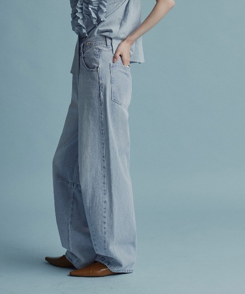 W:Huku（フーク）の「アシンメトリーカーヴィーデニムパンツ / Asymmetrical Curvy Denim Pants（デニムパンツ・レディース・ブルー系その他2/ブルー系その他・S）」の6枚目の写真