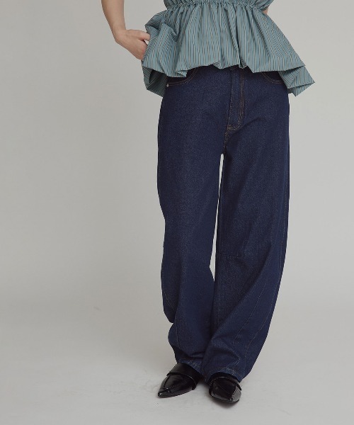 W:Huku（フーク）の「アシンメトリーカーヴィーデニムパンツ / Asymmetrical Curvy Denim Pants（デニムパンツ・レディース・ブルー系その他2/ブルー系その他・S）」の21枚目の写真