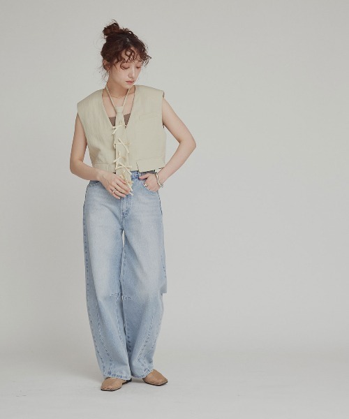 W:Huku（フーク）の「アシンメトリーカーヴィーデニムパンツ / Asymmetrical Curvy Denim Pants（デニムパンツ・レディース・ブルー系その他2/ブルー系その他・S）」の3枚目の写真