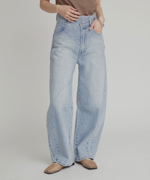 W:Huku（フーク）の「アシンメトリーカーヴィーデニムパンツ / Asymmetrical Curvy Denim Pants（デニムパンツ・レディース・ブルー系その他2/ブルー系その他・S）」の5枚目の写真