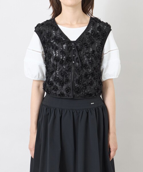 TO BE CHIC(トゥー ビー シック)の「【冨張 愛さん着用】フラワーチュール ショートジレ(ベスト・レディース・オフホワイト/ブラック・40)」の11枚目の写真