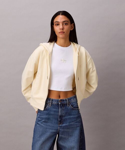 Calvin Klein(カルバン・クライン)の「パーカー - モノグラムテリークロップドパーカー(スウェット・レディース・ベージュ系その他/ブラック・M/S/L/XS)」の3枚目の写真