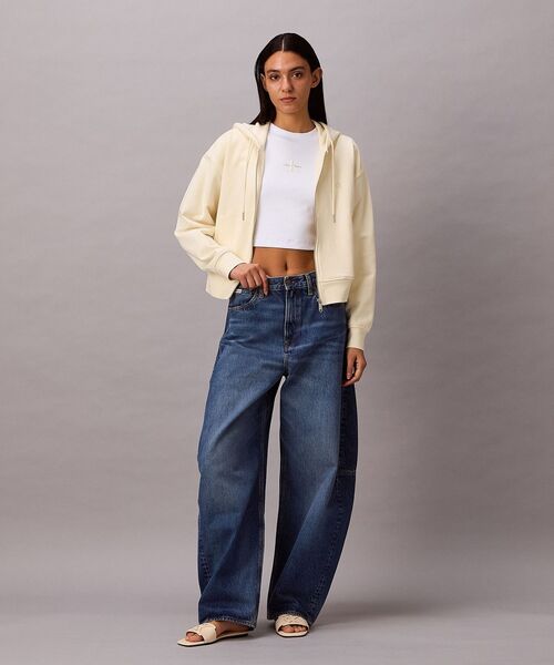 Calvin Klein(カルバン・クライン)の「パーカー - モノグラムテリークロップドパーカー(スウェット・レディース・ベージュ系その他/ブラック・M/S/L/XS)」の4枚目の写真