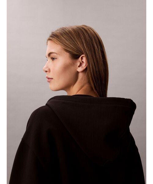 Calvin Klein(カルバン・クライン)の「パーカー - モノグラムテリークロップドパーカー(スウェット・レディース・ベージュ系その他/ブラック・M/S/L/XS)」の11枚目の写真
