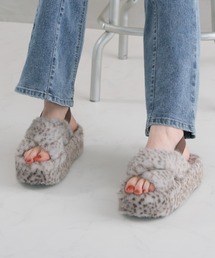ふわふわファー厚底クロスサンダル