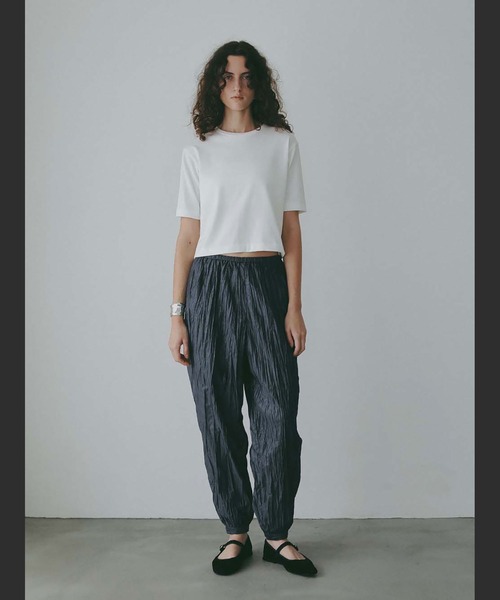 HER.(ハー)の「ハーフスリーブコンパクトTシャツ(Tシャツ/カットソー・レディース・チャコールグレー/オフホワイト・フリー)」の4枚目の写真