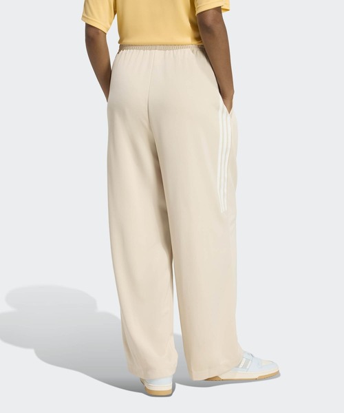 adidas(アディダス)の「ティロ スリーストライプス プリーツ パンツ / アディダス adidas(その他パンツ・レディース・ベージュ・LARGE/MEDIUM/SMALL/X-LARGE/X-SMALL)」の2枚目の写真