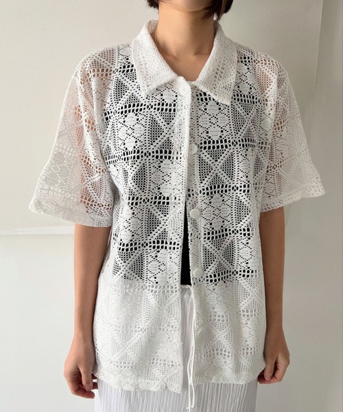 Girly Doll(ガーリードール)の「刺繍レース透かし編みシャツ(シャツ/ブラウス・レディース・ブラック/ホワイト・FREE)」の3枚目の写真