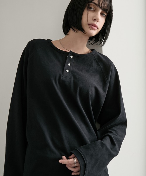 cussil（クシル）の「【cussil/クシル】ラグラン メタルスナップボタン ヘンリーネックロンT（Tシャツ/カットソー・メンズ・ブラック/ホワイト・S/M/L）」の9枚目の写真