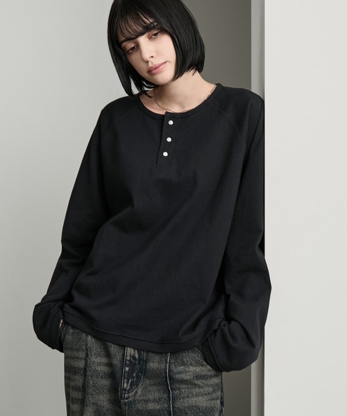 cussil（クシル）の「【cussil/クシル】ラグラン メタルスナップボタン ヘンリーネックロンT（Tシャツ/カットソー・メンズ・ブラック/ホワイト・S/M/L）」の10枚目の写真