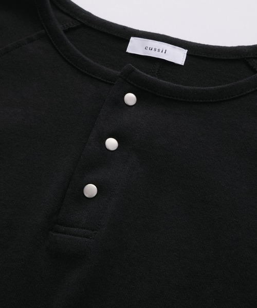 cussil（クシル）の「【cussil/クシル】ラグラン メタルスナップボタン ヘンリーネックロンT（Tシャツ/カットソー・メンズ・ブラック/ホワイト・S/M/L）」の12枚目の写真