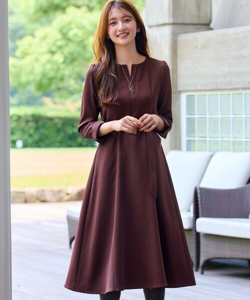 Tiaclasse(ティアクラッセ)の「【大きいサイズ】【安めぐみさん着用】キーネックポケットワンピース(ワンピース・レディース・ボルドー/パープル系/ネイビー・XL/XXL)」の3枚目の写真