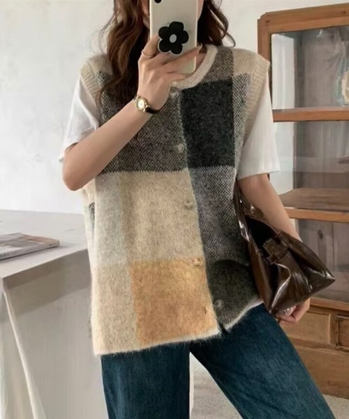 ReRe(リリ)の「ブロックチェック柄前開きニットベスト(ベスト・レディース・ダークブラウン/ベージュ/グレー・FREE)」の4枚目の写真