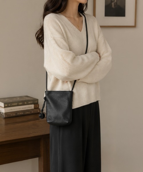 Miniministore(ミニミニストア)の「結びチャーム付き ミニショルダーバッグ(ショルダーバッグ・レディース・ブルーグリーン/ブラック/パープル/ダークベージュ/キャメル・FREE)」の2枚目の写真
