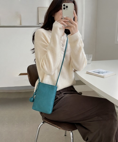 Miniministore(ミニミニストア)の「結びチャーム付き ミニショルダーバッグ(ショルダーバッグ・レディース・ブルーグリーン/ブラック/パープル/ダークベージュ/キャメル・FREE)」の6枚目の写真
