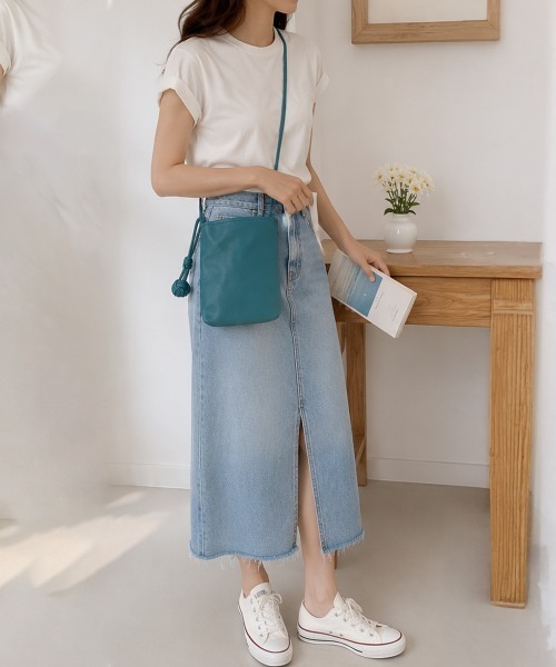 Miniministore(ミニミニストア)の「結びチャーム付き ミニショルダーバッグ(ショルダーバッグ・レディース・ブルーグリーン/ブラック/パープル/ダークベージュ/キャメル・FREE)」の8枚目の写真