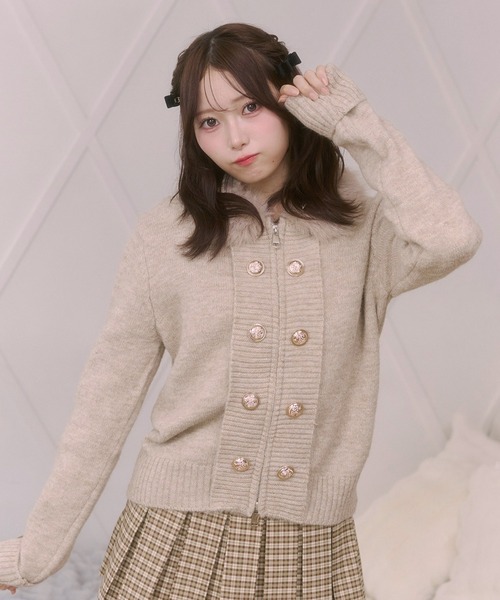 Rmine(アールマイン)の「ファー襟 ナポレオン ゴールドボタン ジップアップ ニット(カーディガン/ボレロ・レディース・ホワイト/ベージュ/グレー・FREE)」の3枚目の写真