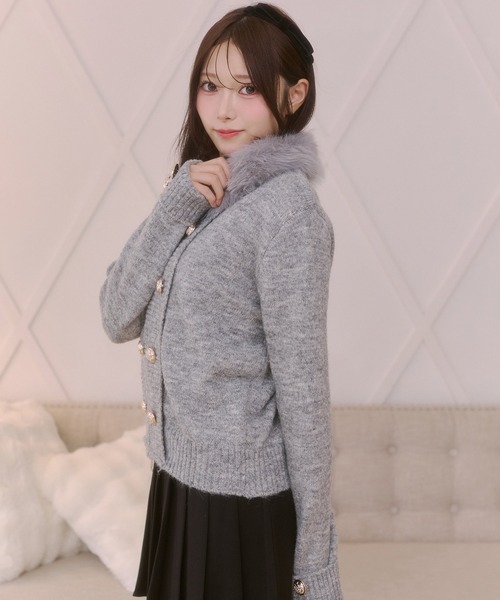 Rmine(アールマイン)の「ファー襟 ナポレオン ゴールドボタン ジップアップ ニット(カーディガン/ボレロ・レディース・ホワイト/ベージュ/グレー・FREE)」の15枚目の写真
