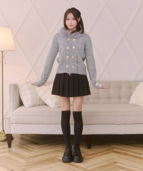 Rmine(アールマイン)の「ファー襟 ナポレオン ゴールドボタン ジップアップ ニット(カーディガン/ボレロ・レディース・ホワイト/ベージュ/グレー・FREE)」の18枚目の写真
